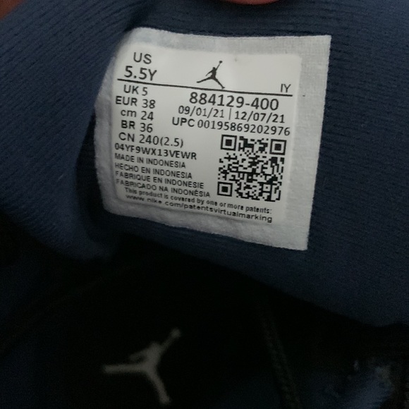 Jordan’s used 2 times clean size 5,5 big boys - Picture 6 of 6
